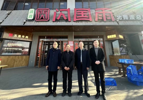 郑州马吉尔食品有限公司与河南省豫菜文化钻研会胡辣汤专业委员会一行，走进北舞渡闪国雨胡辣汤总店！