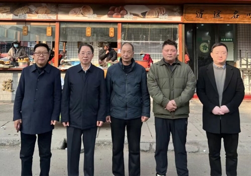 郑州马吉尔食品有限公司与河南省豫菜文化钻研会胡辣汤专业委员会一行，走进逍遥名吃老佟家胡辣汤！